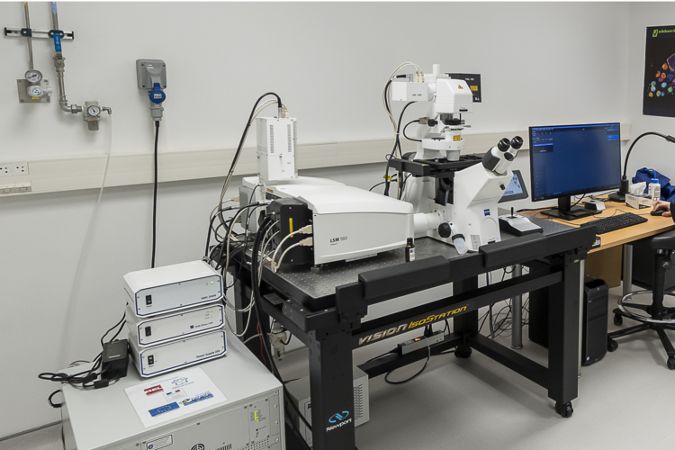 Photo du microscope confocal 